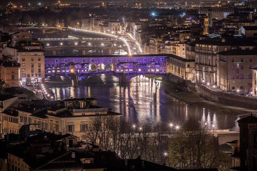 Florence, illuminations de Noël sous le signe de Dante et des arbres d'artistes
