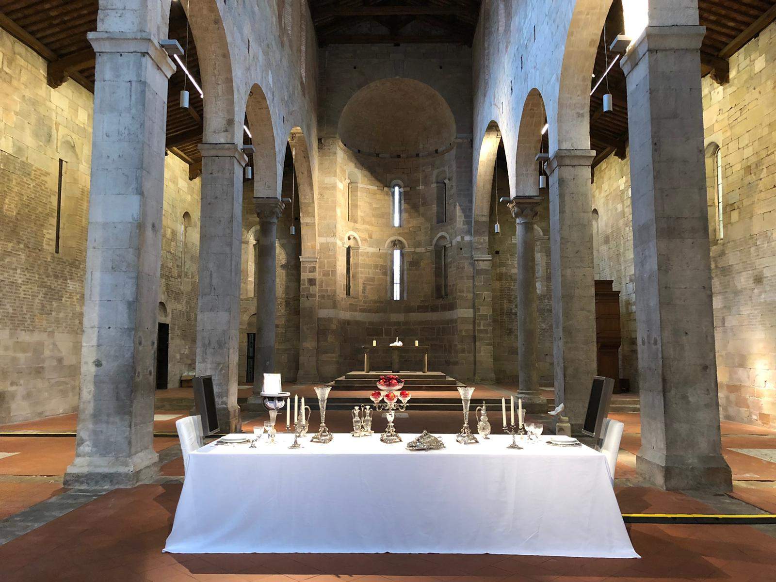 A dinner inside a church in Lucca. It is Rachel Lee Hovnanian's work against technological drift.