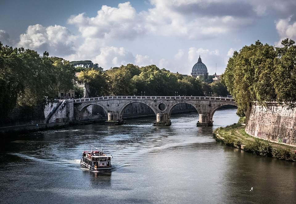 In the midst of a pandemic, Virginia Raggi asks for 300 mln from the Recovery to make the Tiber navigable