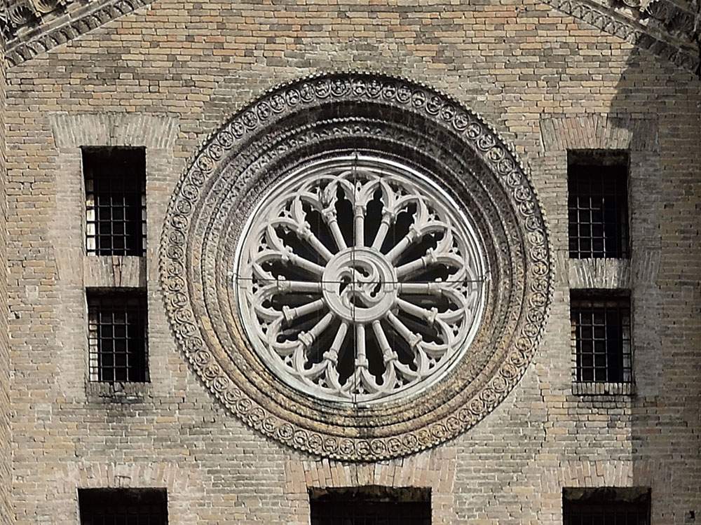 Parma, admire the great 15th-century rose window of San Francesco del Prato at altitude
