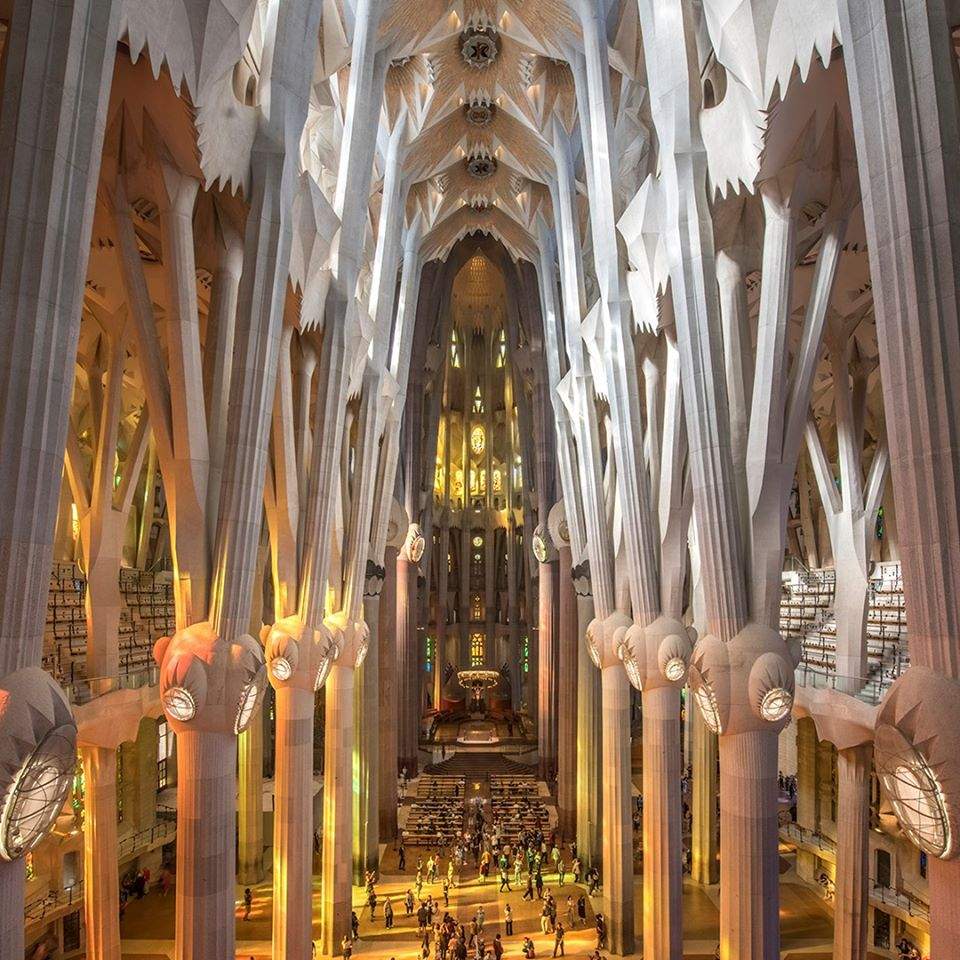 Multi-stage reopening for Sagrada Familia: health workers and residents first