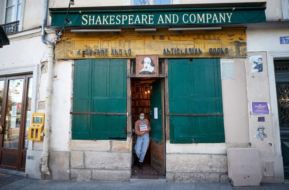 Tempi difficili per la celebre libreria parigina Shakespeare & Co. che chiede aiuto