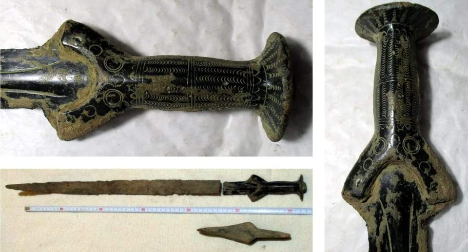 Va per funghi e torna con una spada dell'età del bronzo: è successo in Repubblica Ceca