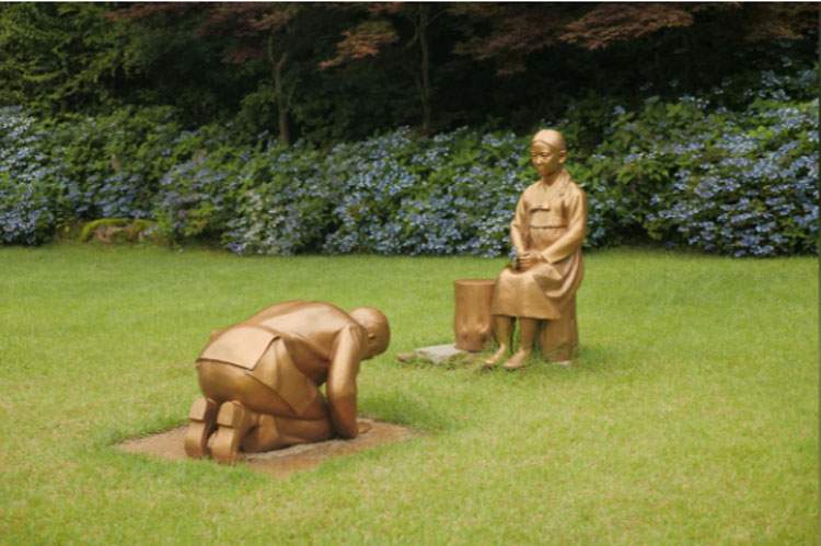 Une sculpture privée susceptible de provoquer des frictions entre le Japon et la Corée fait l'objet de discussions.