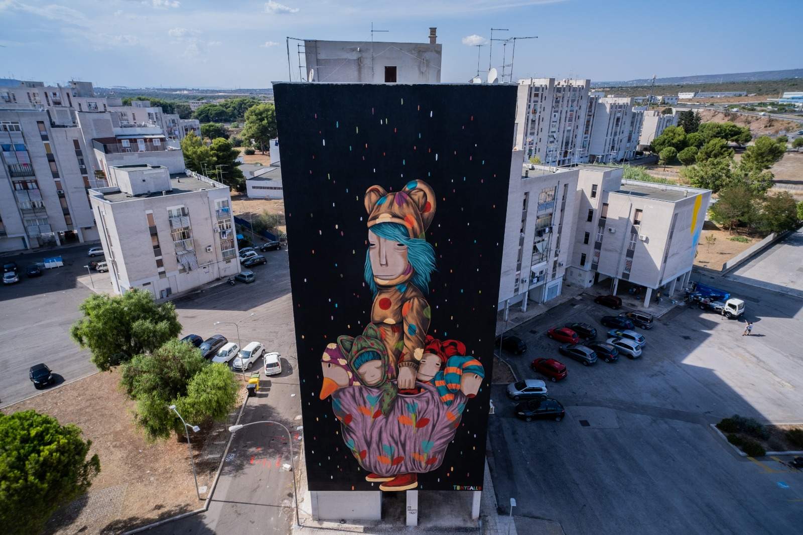Tarente, des œuvres d'art de rue gigantesques pour réaménager un quartier de la ville