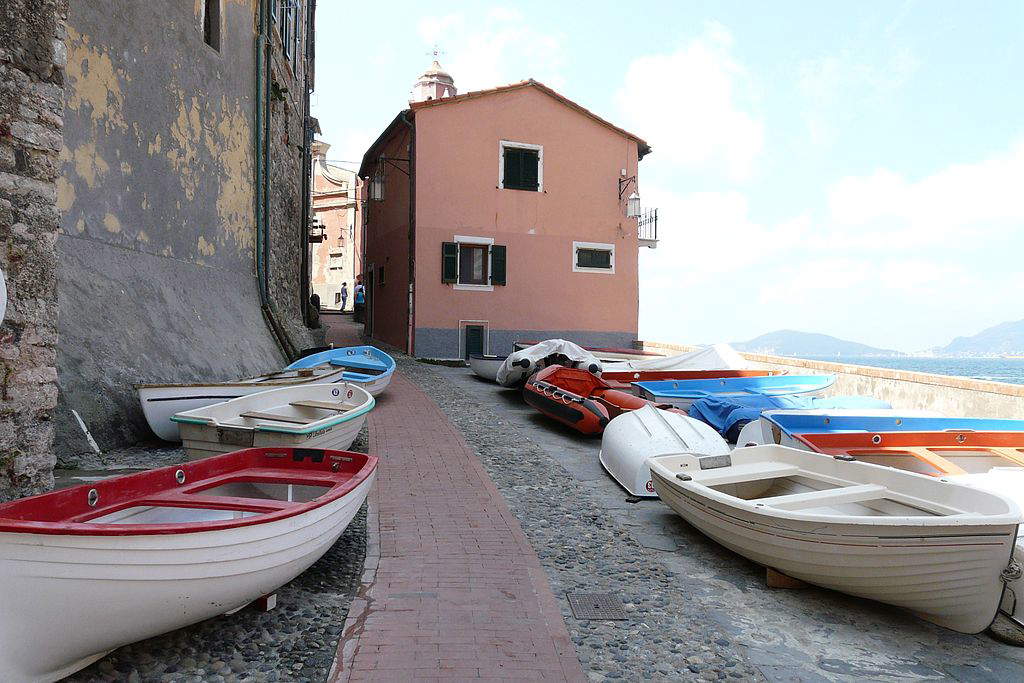 Bateaux dans les rues de Tellaro. Ph. Crédit Davide Papalini