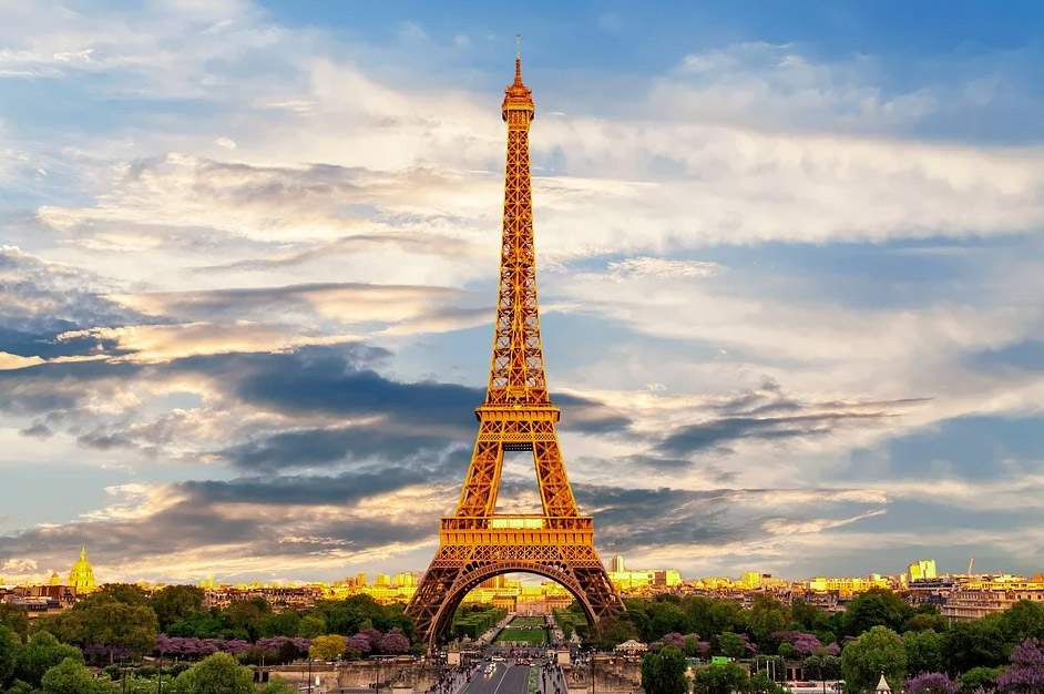 La France lance un plan de relance du tourisme de 18 milliards d'euros. Premier ministre : 