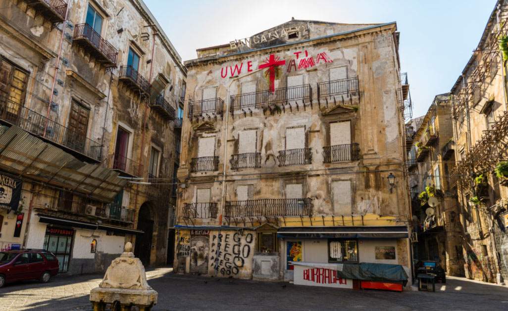 Palermo, rischia di sparire l'opera “Uwe ti ama” di Uwe Jäntsch, simbolo della Vucciria