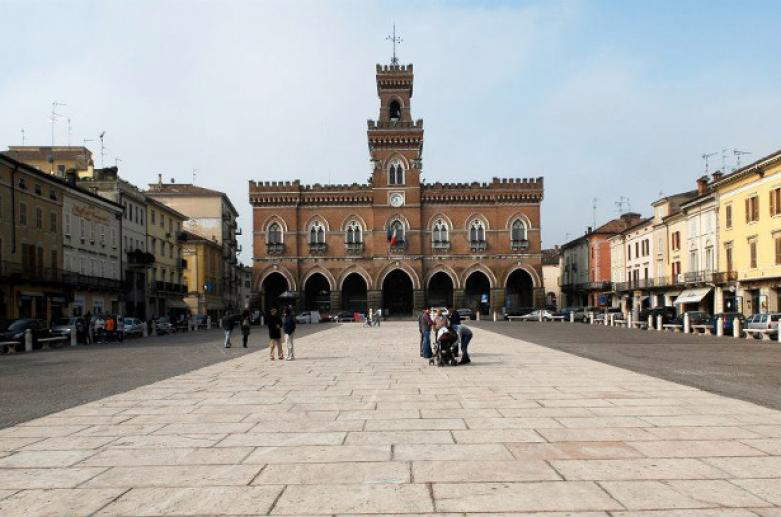 Casalmaggiore, piazza Garibaldi. Ph. Credit In Lombardia