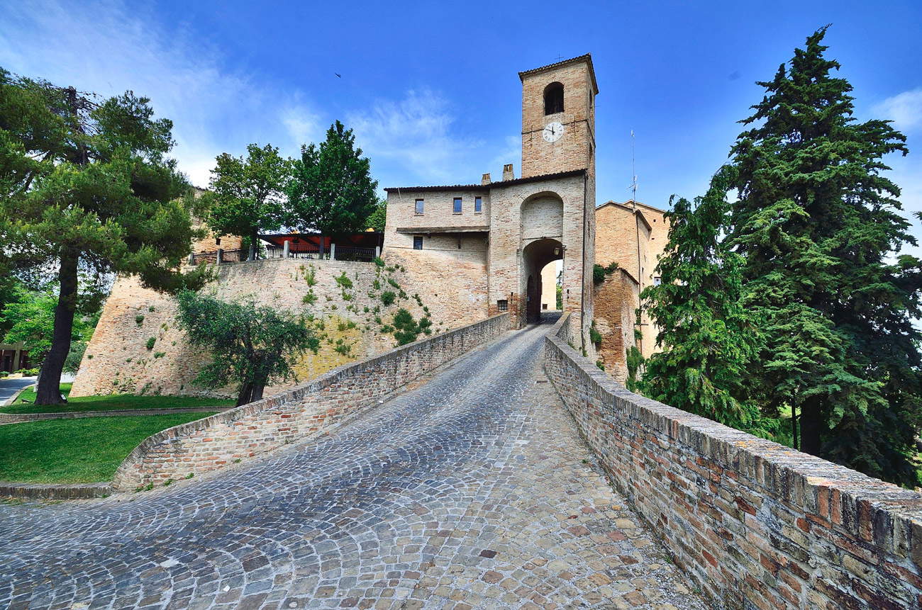 La entrada al pueblo de Montegridolfo