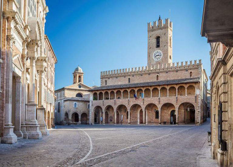 Offida, Piazza del Popolo