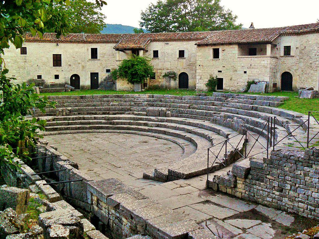 Le théâtre romain antique de Sepino. Ph. Crédit Giulio Lastoria