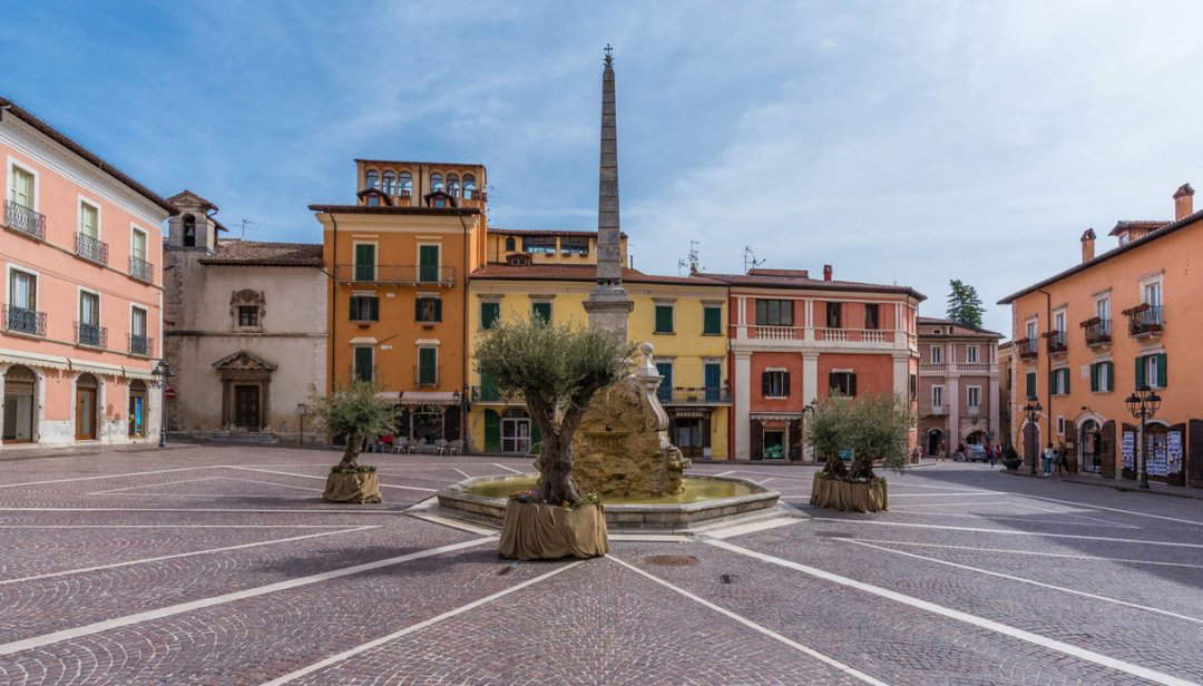 Tagliacozzo, Place de l'Obélisque