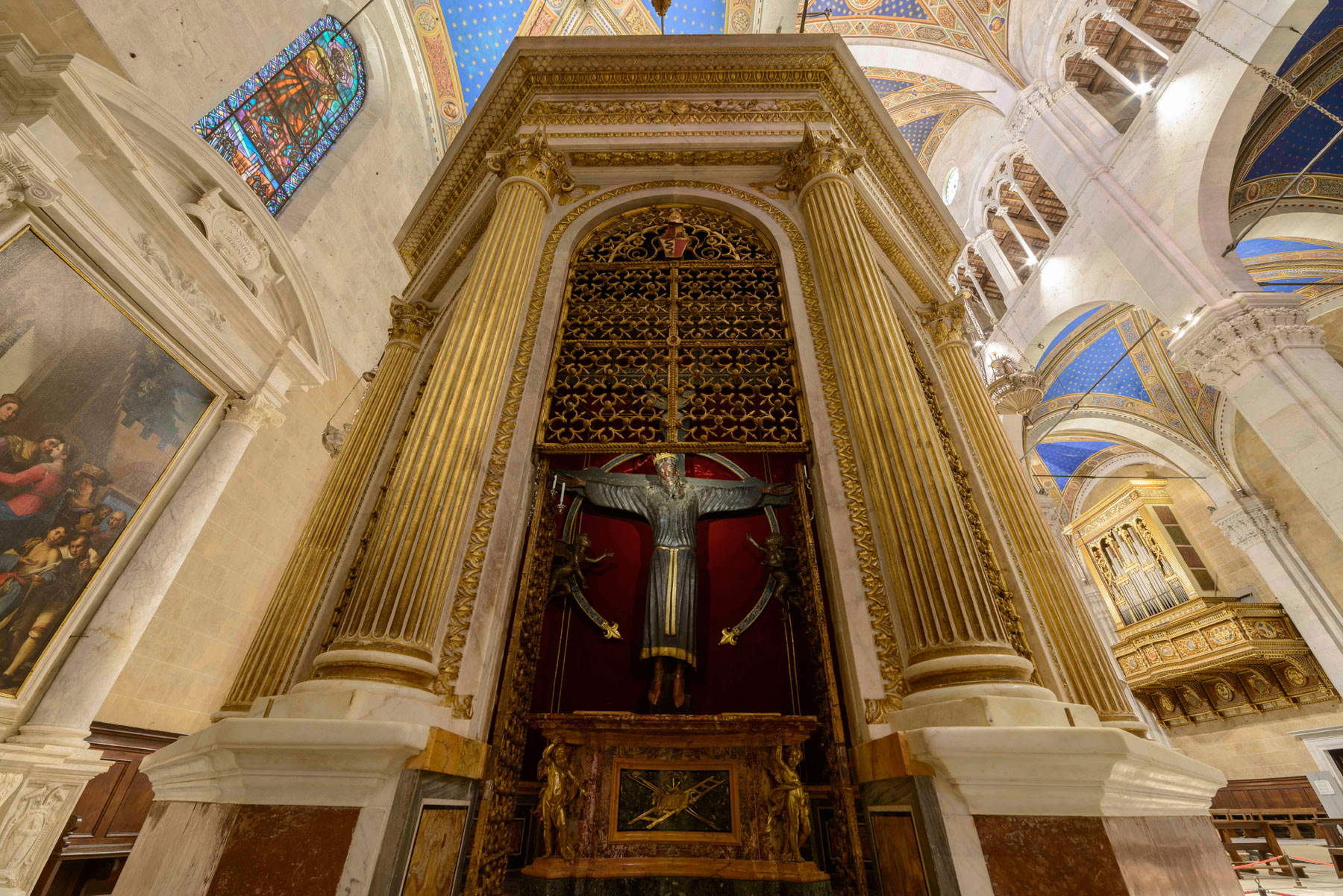 Il Volto Santo di Lucca dentro al tempietto di Matteo Civitali. Courtesy Tecnoservice, ph. Luca Lupi