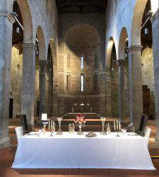 A dinner inside a church in Lucca. It is Rachel Lee Hovnanian's work against technological drift.