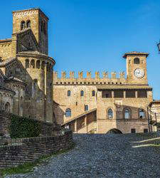 On the square of Castell'Arquato. A journey through the Middle Ages in Emilia