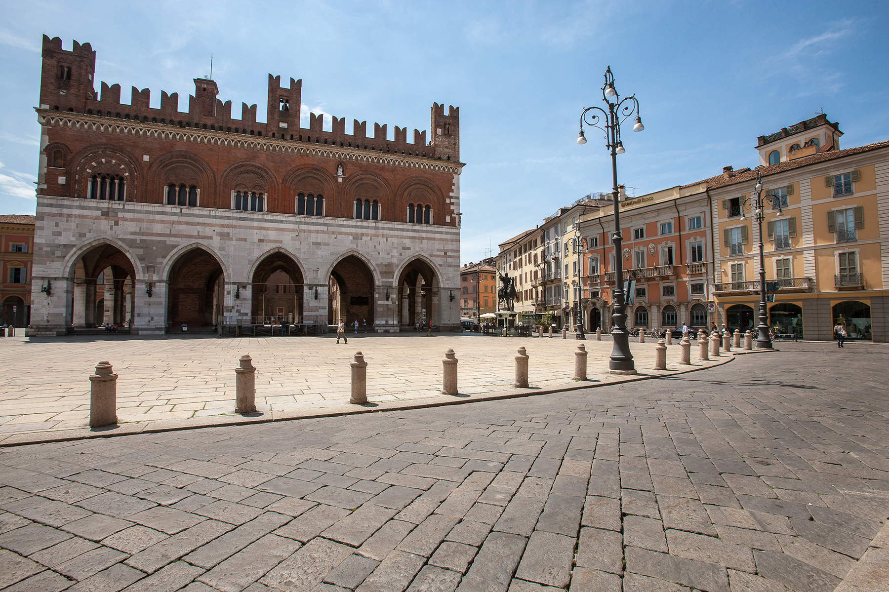 Piacenza, Piazza Cavalli