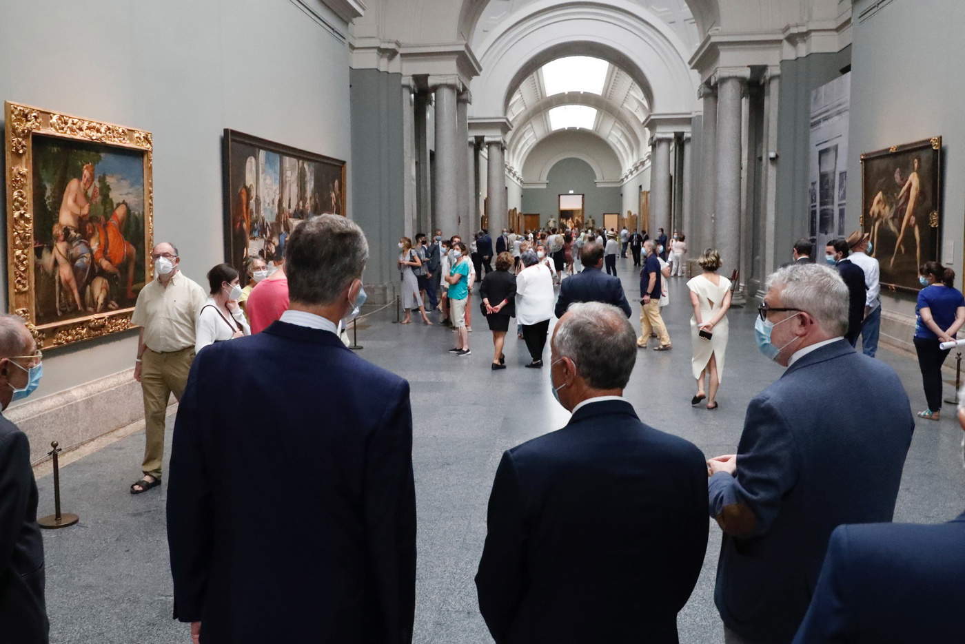 Il re di Spagna, Filippo IV, il presidente del Portogallo, Marcelo Rebelo de Sousa, e il direttore del Museo del Prado, Miguel Falomir, visitano il museo il 20 luglio a più di un mese dalla riapertura