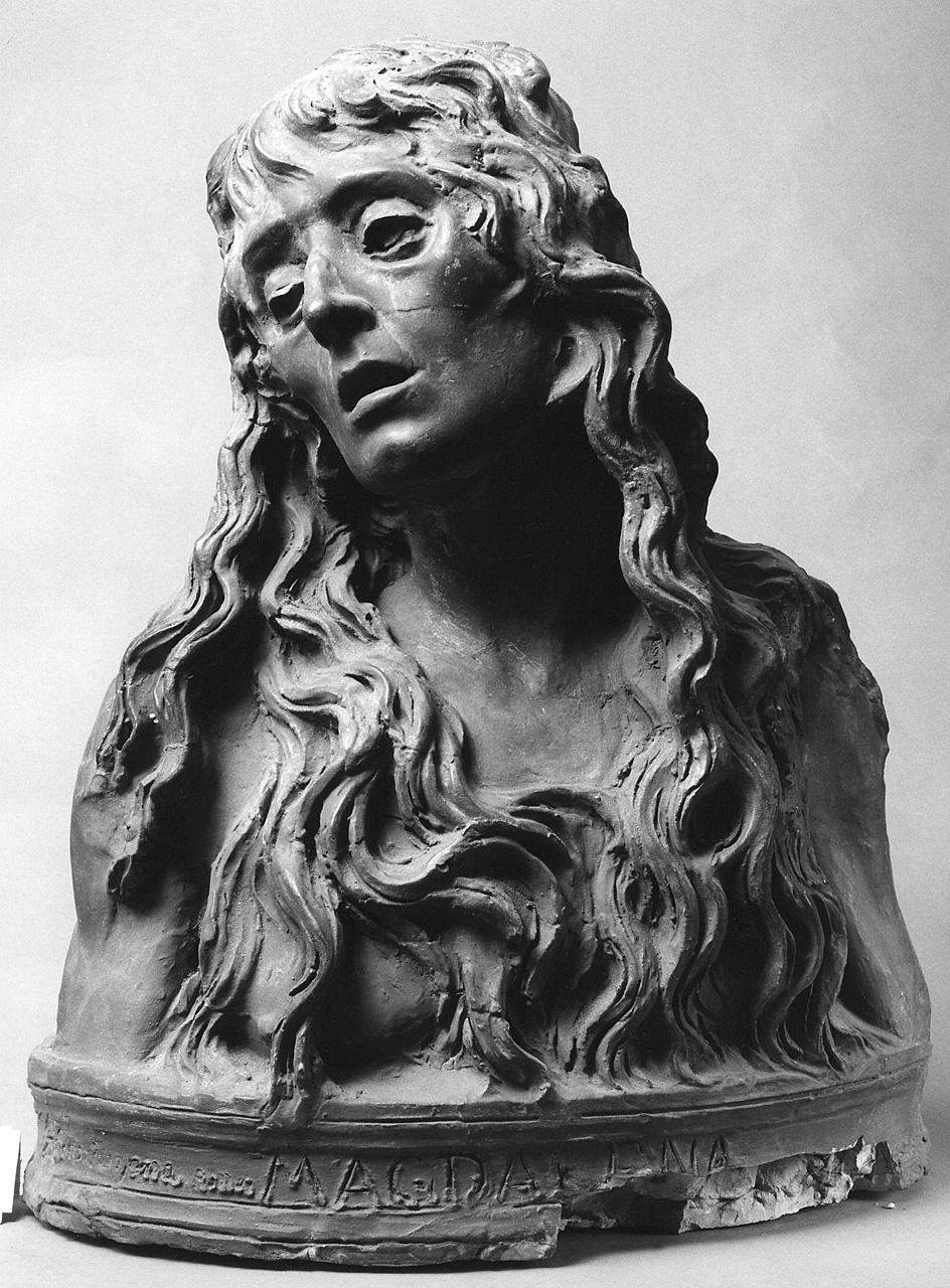 Alceo Dossena, Maddalena penitente (1920-1930; terracotta, 55 x 45 x 17 cm; Pescia, Museo Civico Galeotti)
