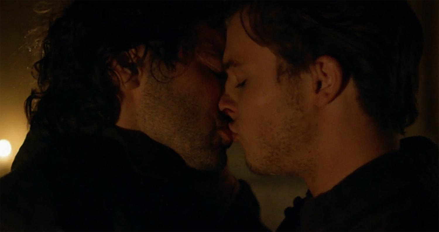 El beso gay entre Leonardo da Vinci (Aidan Turner) y Jacopo Saltarelli (Kit Clarke) en la serie 2021 de la RAI