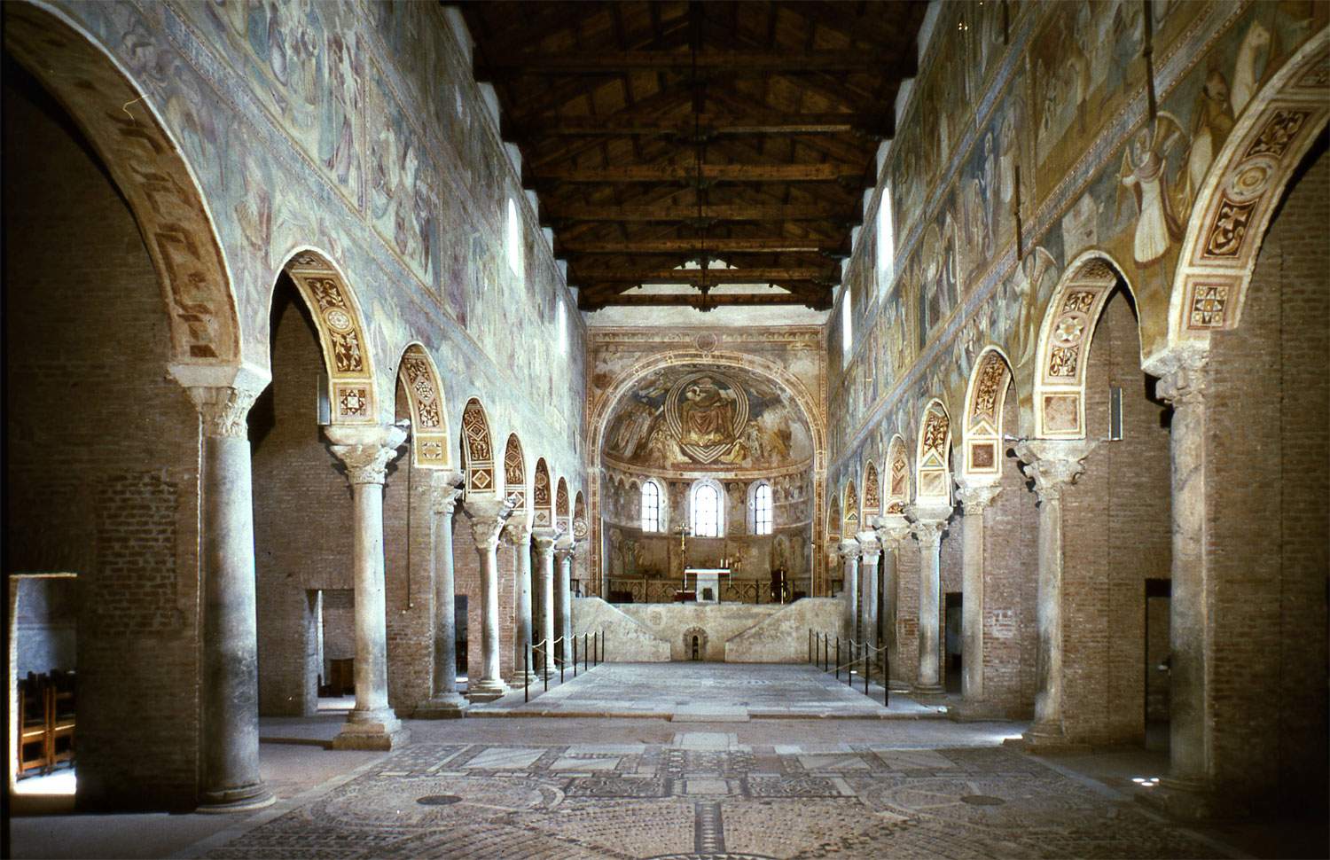 Abbaye de Pomposa, début des travaux de restauration des fresques et du crucifix de l'église Santa Maria