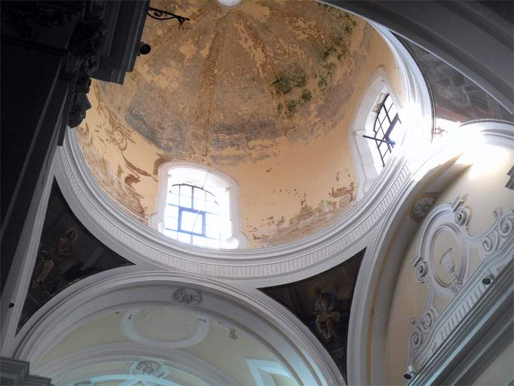 Napoli, a rischio gli affreschi barocchi di Ludovico Mazzanti nella collegiata di Marigliano 