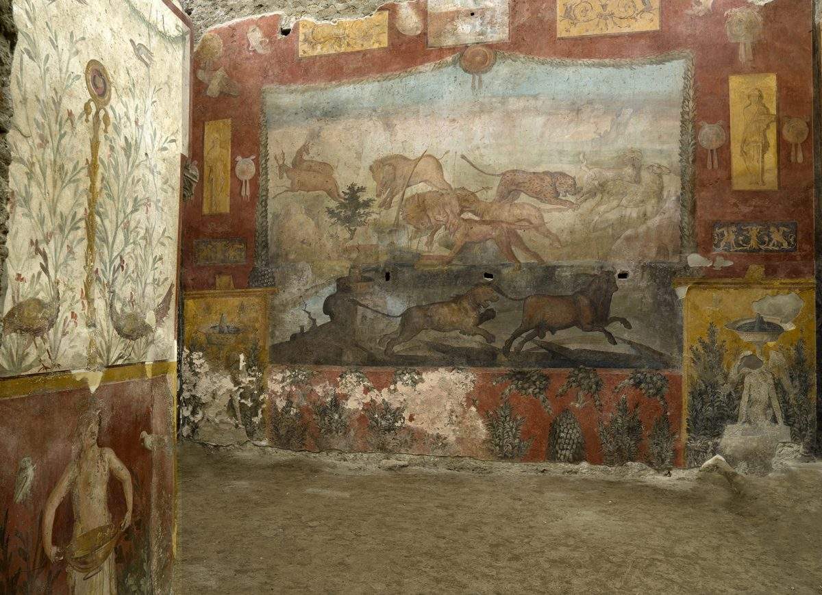 Pompéi, restauration achevée de la grande fresque du viridarium de la Maison des Ceii