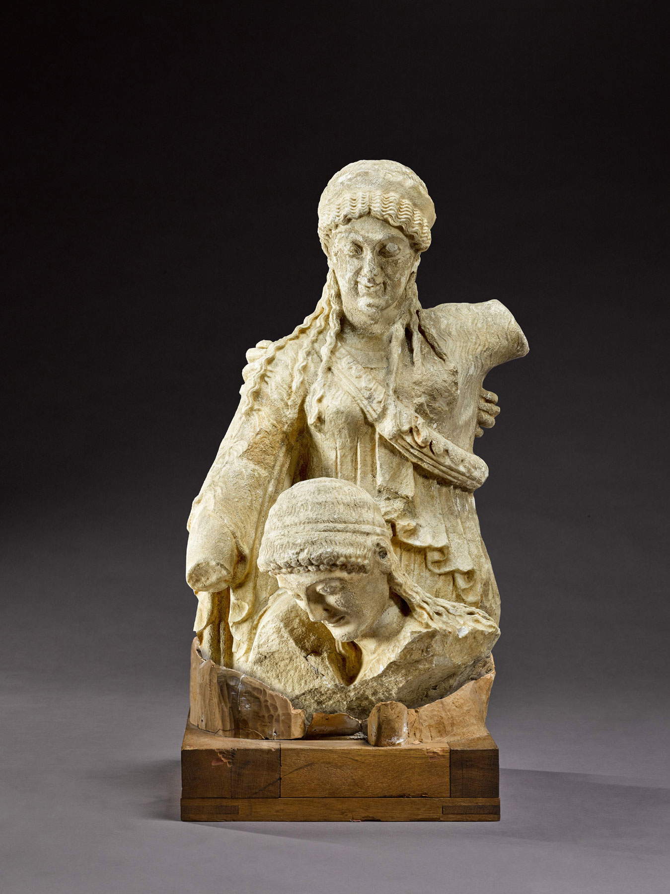 Alceo Dossena, Theseus und Antiope (um 1920; Rom, Sammlung Dario Del Bufalo) Alceo Dossena, Theseus und Antiope (um 1920; Rom, Sammlung Dario Del Bufalo)