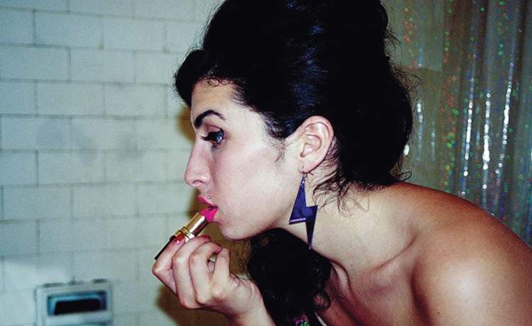 Une exposition entièrement consacrée à Amy Winehouse s'ouvre à Londres, dix ans après sa mort 