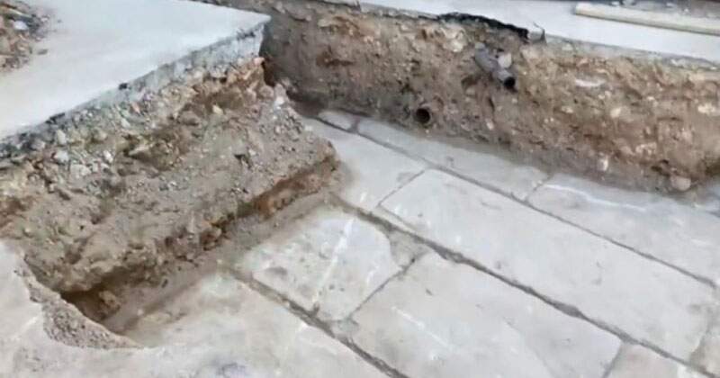 Extraordinary discovery in Palermo: the ancient pavement of the square of the Royal Palace
