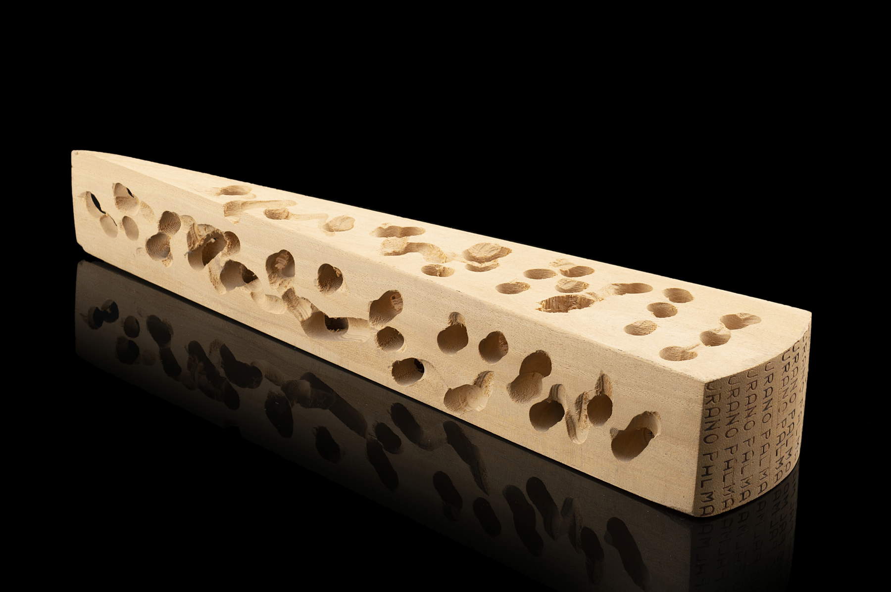 Urano Palma, Senza titolo (legno, 5 x 35 x 8 cm)