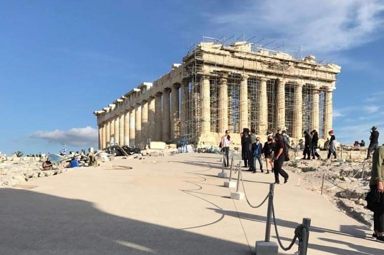 Athènes, béton sur l'Acropole : la controverse fait rage sur les nouvelles voies d'accès