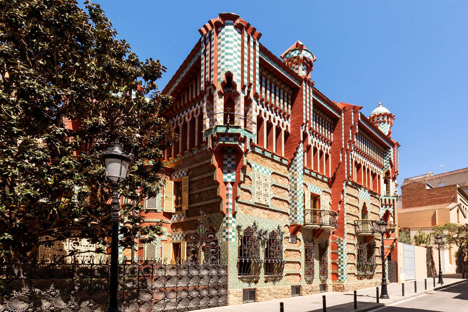 Barcelone, avec Airbnb vous pouvez dormir dans la Casa Vicens d'Antoni Gaudí pour 1 euro.