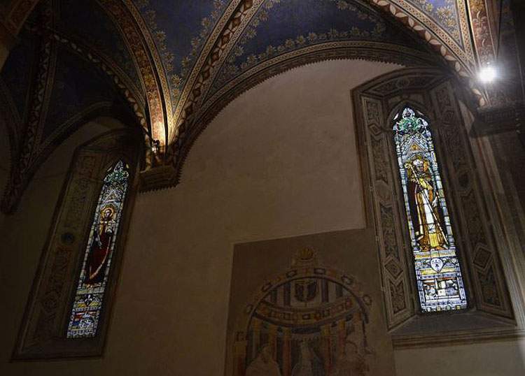 Arezzo, restoration of polychrome stained glass windows in Basilica di San Francesco completed