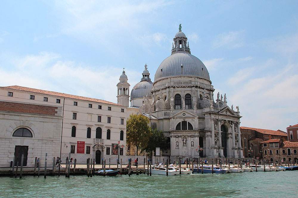 Venice, the restoration of the Basilica della Salute gets underway: starting with the facades