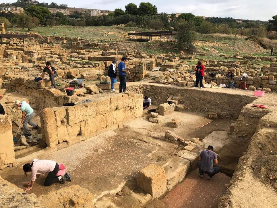 Valley of the Temples: noble house with intact mosaic floors and Pompeian-style paintings discovered