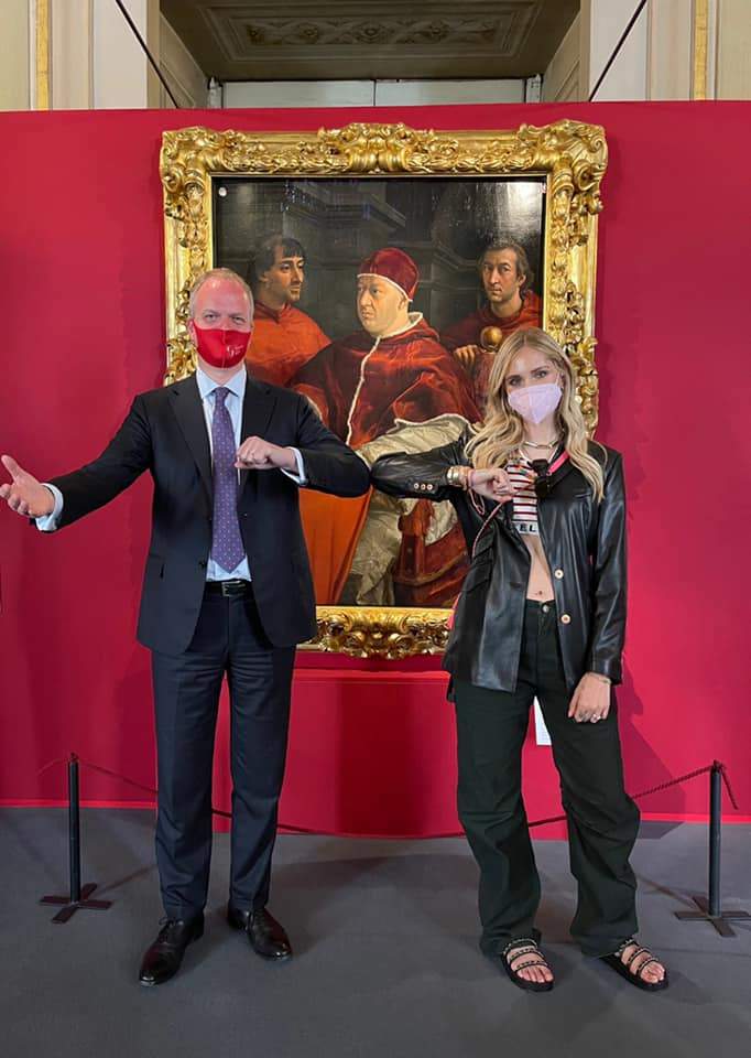 Chiara Ferragni visits Schmidt again, and this time she visits the Pitti Palace