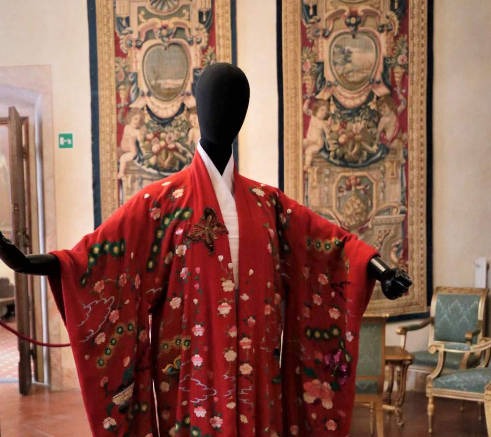 A Firenze in mostra gli abiti di scena di Enrico Caruso nel centenario della sua scomparsa