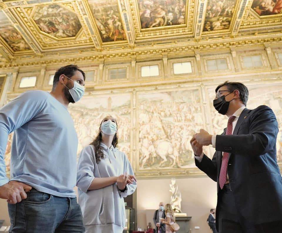 L'idée de Nardella pour relancer le tourisme à Florence : mettre des VIP à côté des guides touristiques