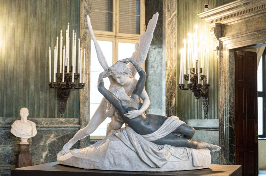 Turin, Fabio Viale's sculptures invade the Royal Museums: it's the In Between exhibition