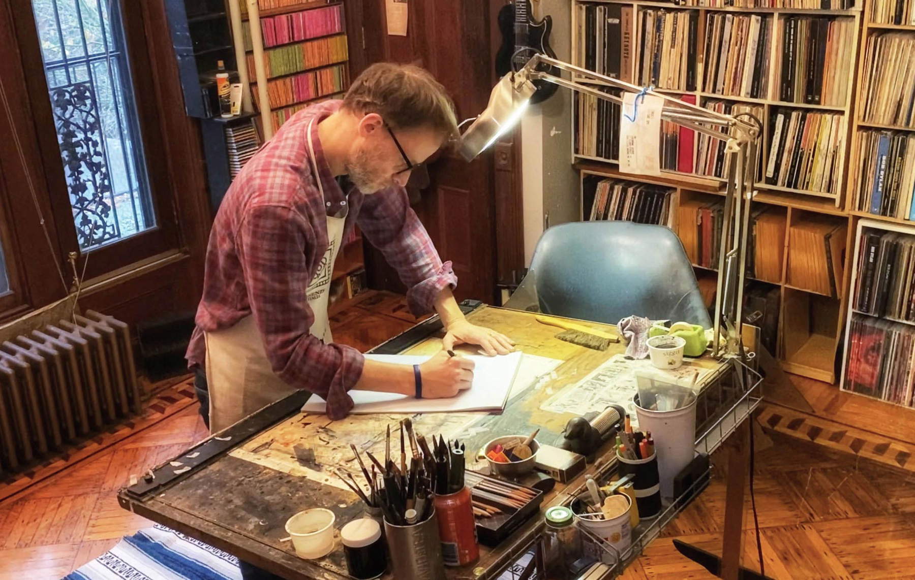 George Cochrane en su estudio