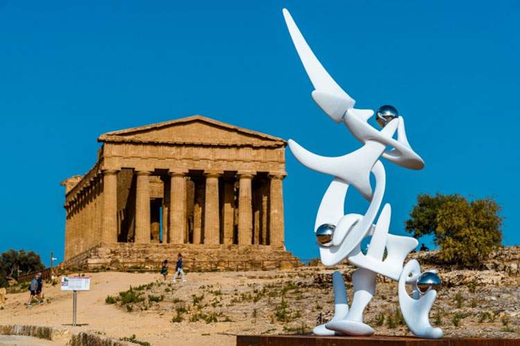 Agrigento, works by Gianfranco Meggiato arrive at the Valley of the Temples