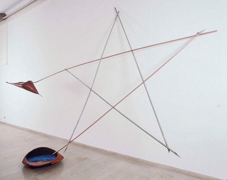 Gilberto Zorio Stella-acidi (1982; Ravenna, MAR -Museo d'Arte della città di Ravenna) Gilberto Zorio Stella-acidi (1982; Ravenna, MAR -Museo d'Arte della città di Ravenna)
