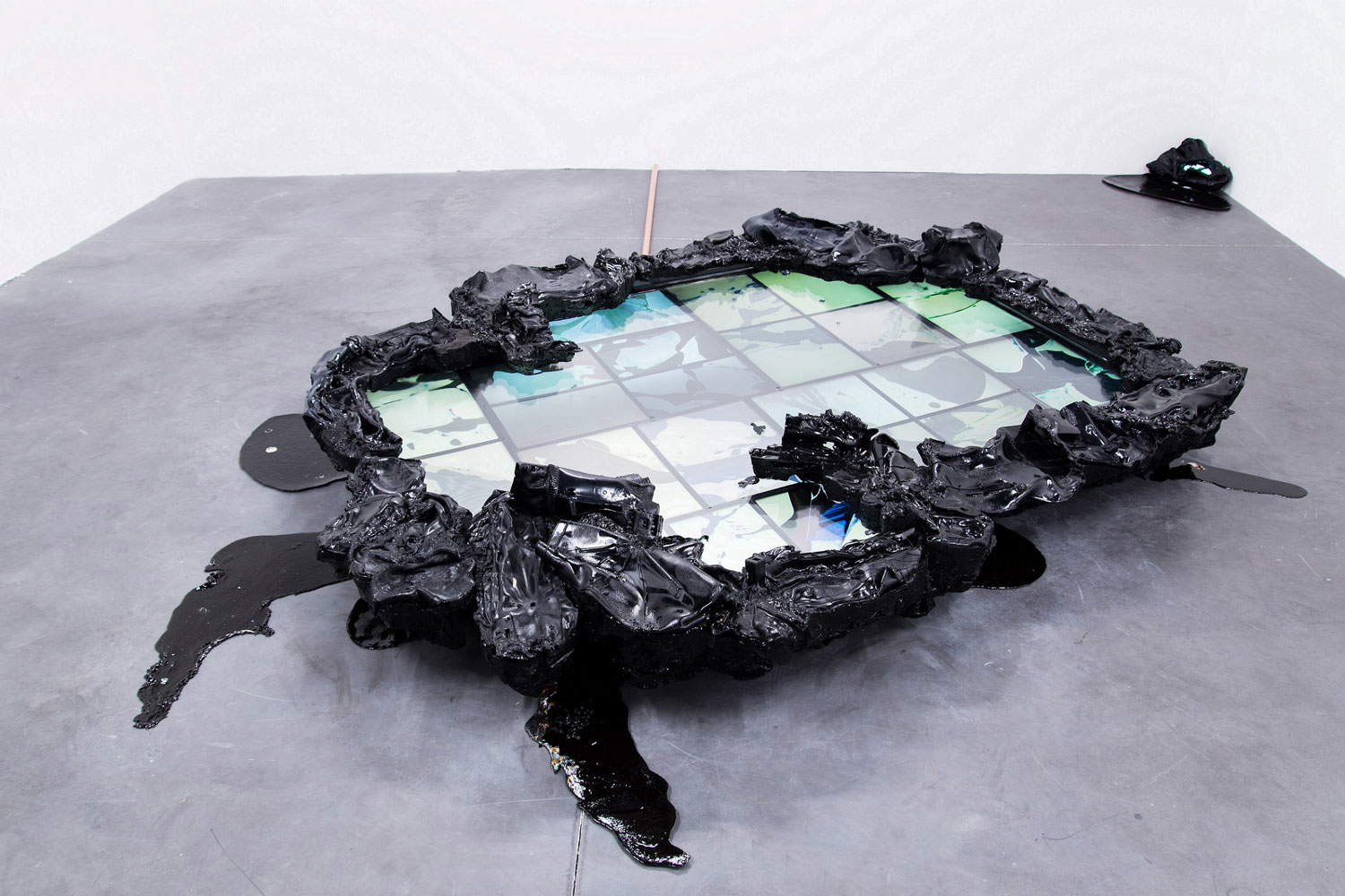 Gillian Brett, &lt;em&gt;Phusis, Hubris, Debris&lt;/em&gt; (2019; plastic, LCD screens, PMMA, water, wood, foam rubber, silicone, gold, copper, steel, resin, LED, pumps, 220 x 170 x 40 cm)