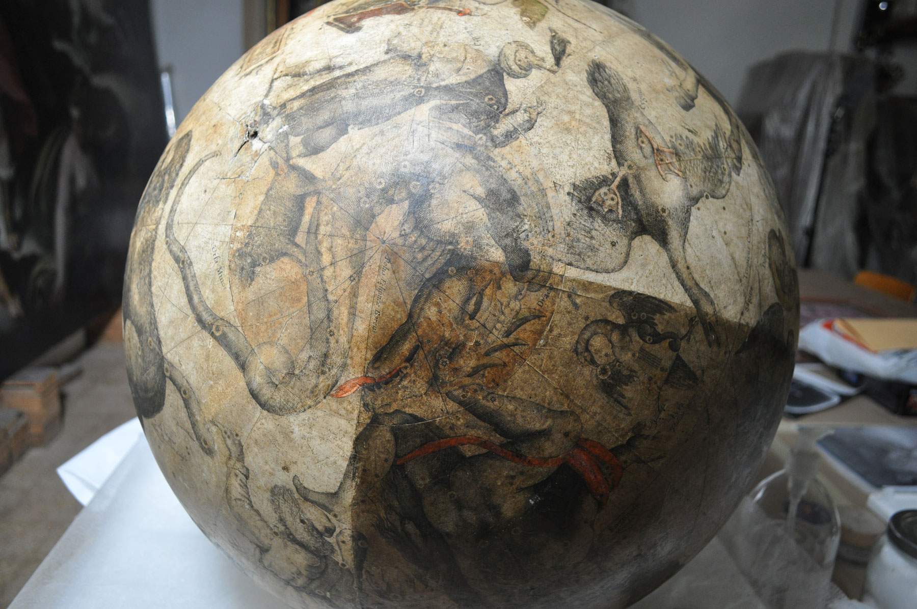 Florence, restauration du précieux globe céleste du 17e siècle du musée Galilée 