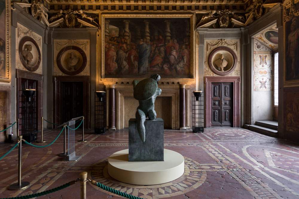 Firenze, dopo cinquant'anni il Guerriero con scudo di Henry Moore torna a Palazzo Vecchio