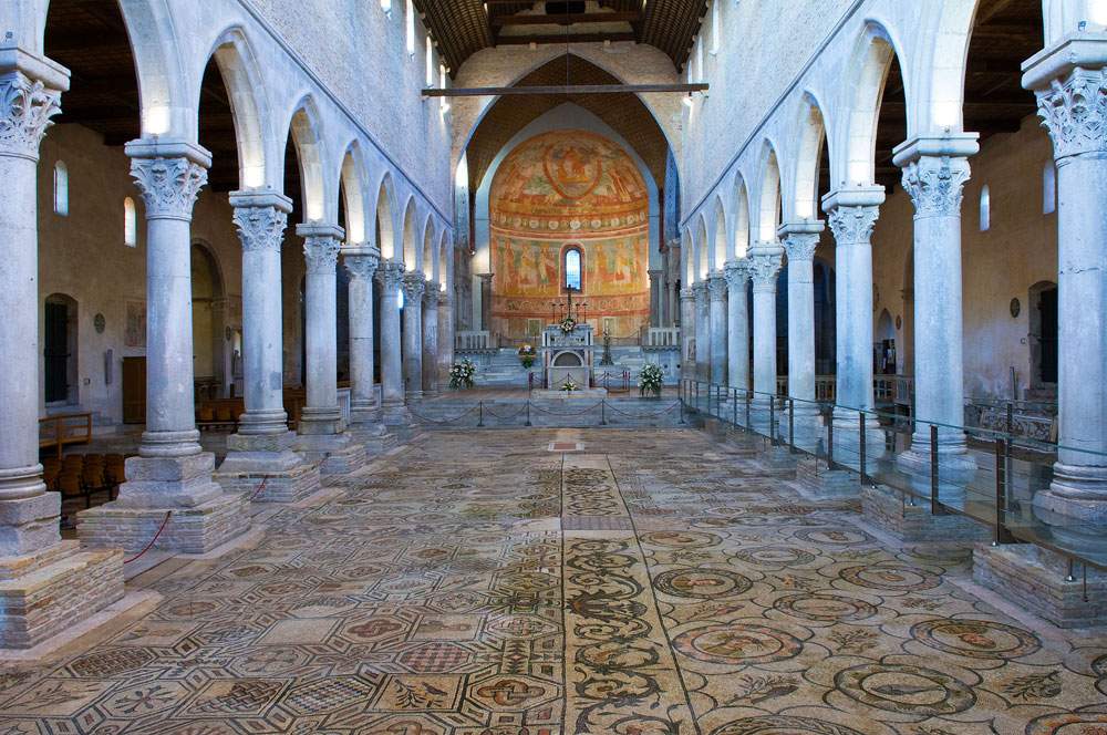 Archaeological safari and theatrical tours in Roman and early Christian Aquileia