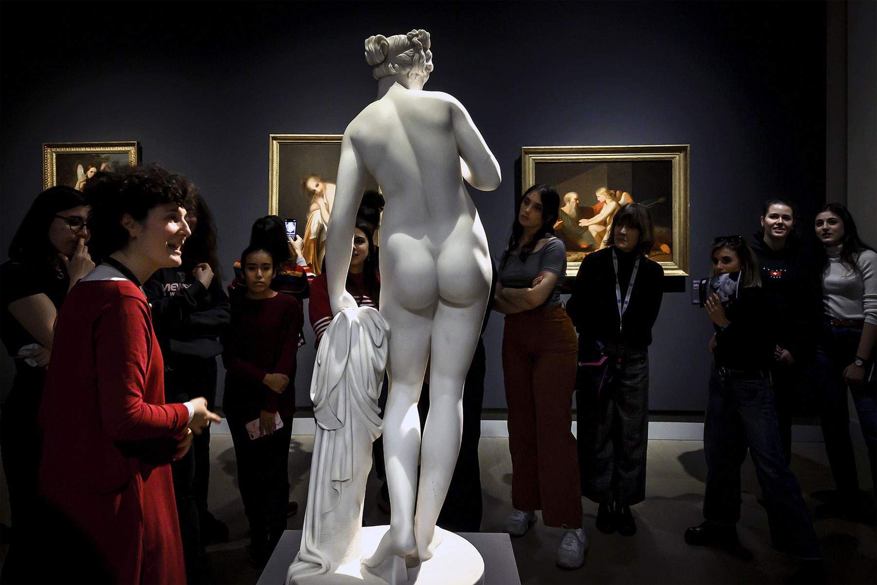 The woman? Almost absent from public statuary. An exhibition in Milan on women and sculpture