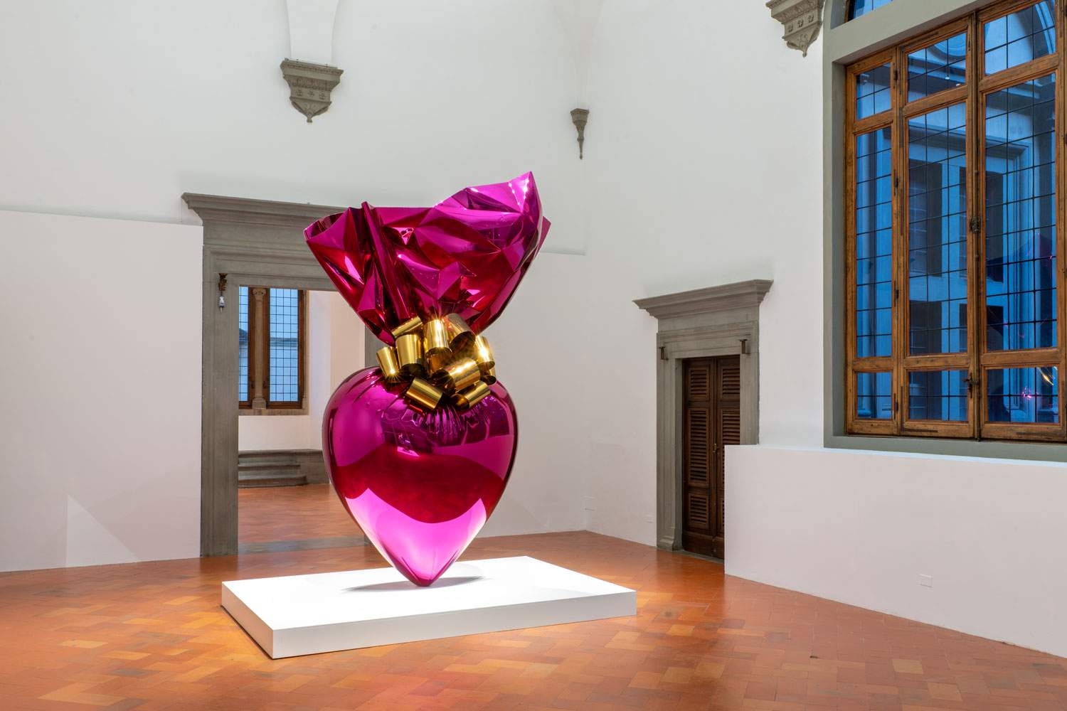 Firenze, a Palazzo Strozzi comincia la mostra su Jeff Koons 