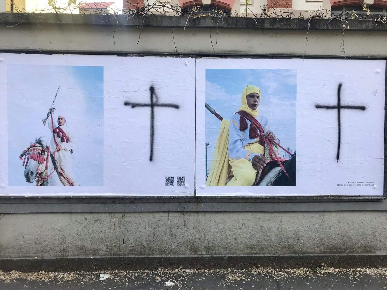 Milan, intolerant people vandalize works of artist Karim El Maktafi. And he reacts with art